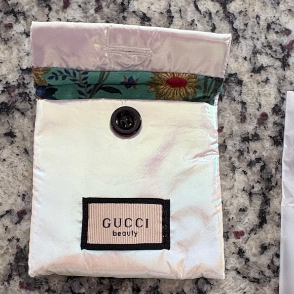 Gucci Beauty Pouch with Heart Mirror - White and Pink - Picture 4 of 8